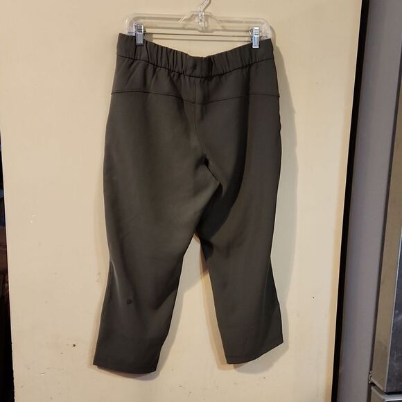 Cute Lululemon crop pants Size 8 NWOT - Picture 6 of 6